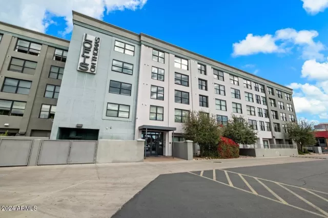 MLS: 6659272 Condo For Sale