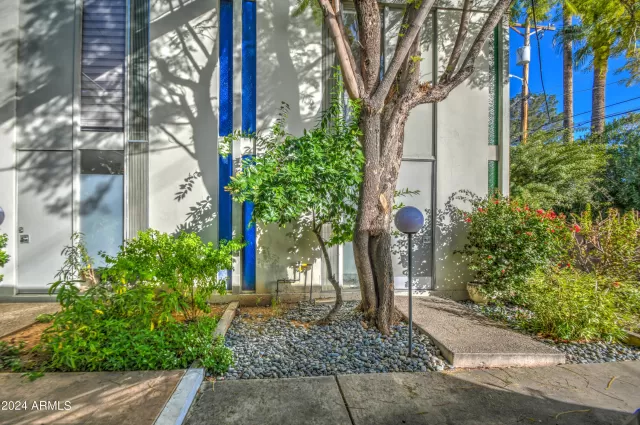 MLS: 6659438 Condo For Sale