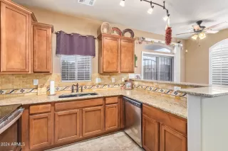 Photo #5: 6659440 Listing