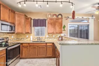 Photo #6: 6659440 Listing