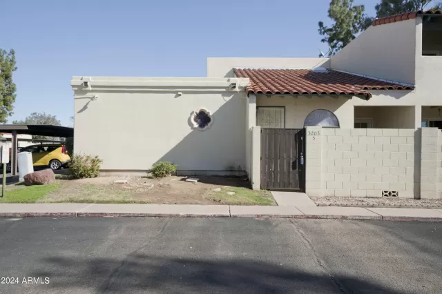 MLS: 6659558 Condo For Sale