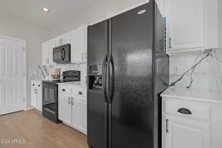 Photo #3: 6659588 Listing