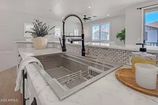 Photo #4: 6659588 Listing