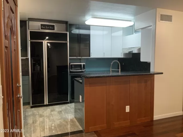 MLS: 6659606 Condo For Sale