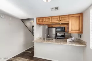 Photo #5: 6659663 Listing