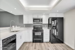 Photo #3: 6659935 Listing