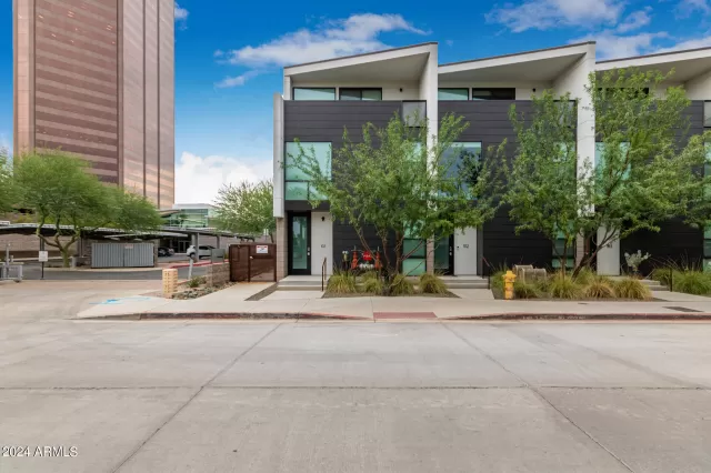 MLS: 6660656 Condo For Sale