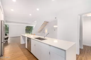 Photo #1: 6660656 Listing 