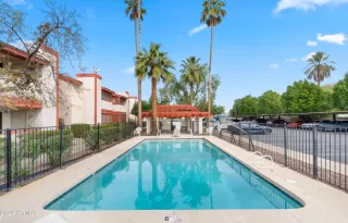 More Details about MLS # 6660862 : 4211 E PALM LANE #202