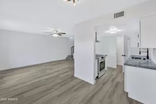 Photo #4: 6660890 Listing