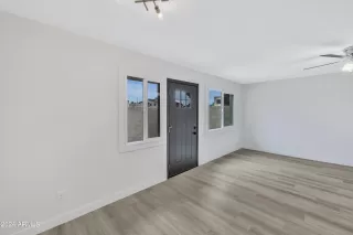 Photo #5: 6660890 Listing