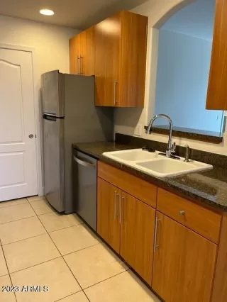 Photo #5: 6661421 Listing