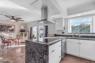 Photo #3: 6661599 Listing