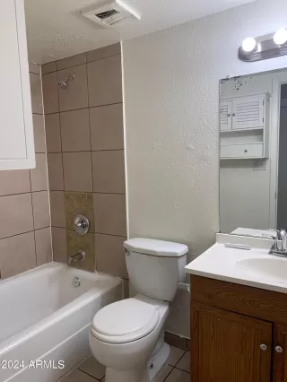 Photo #5: 6661791 Listing