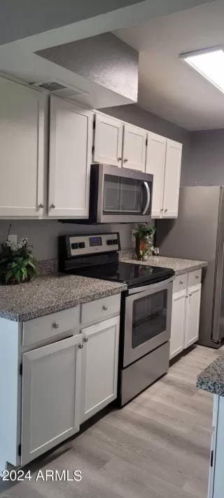 Photo #3: 6662376 Listing