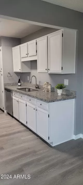 Photo #5: 6662376 Listing