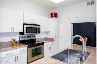 Photo #6: 6662511 Listing