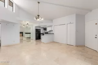 Photo #3: 6662584 Listing