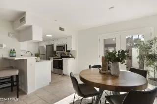 Photo #5: 6662784 Listing