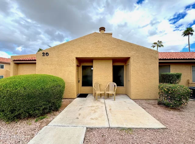 MLS: 6662903 Condo For Sale