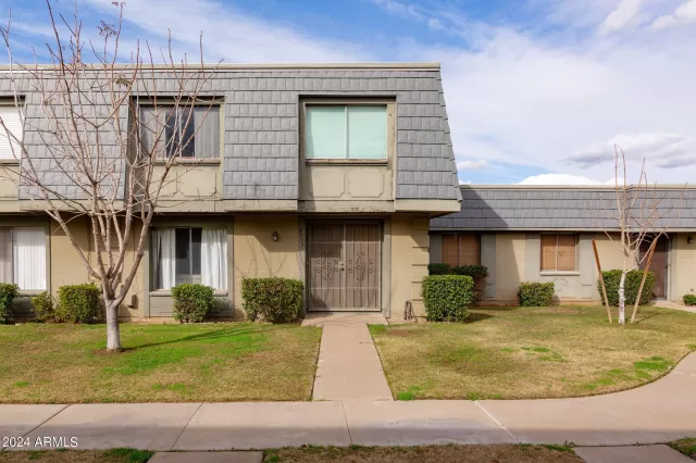 MLS: 6663102 Condo For Sale