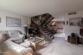 Photo #2: 6663102 Listing 