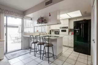 Photo #3: 6663102 Listing 