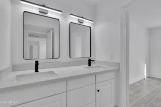 Photo #5: 6663688 Listing