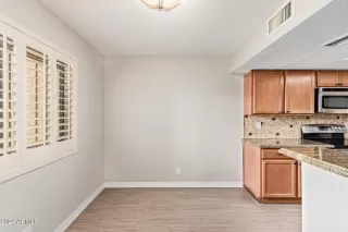 Photo #6: 6664101 Listing