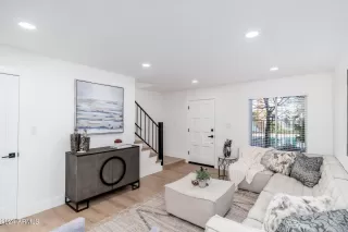 Photo #2: 6664196 Listing