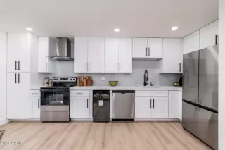 Photo #5: 6664196 Listing