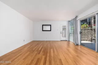 Photo #5: 6664318 Listing