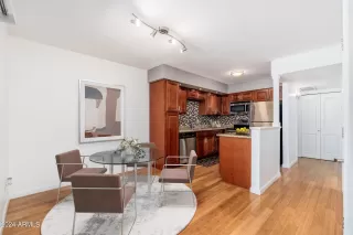 Photo #6: 6664318 Listing