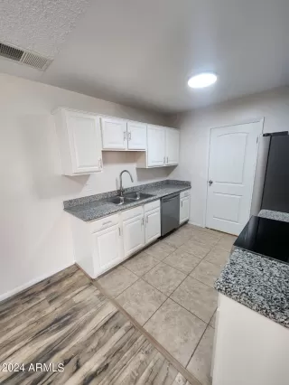 Photo #5: 6664369 Listing