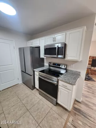 Photo #6: 6664369 Listing