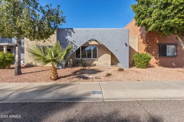 MLS: 6664600 Condo For Sale