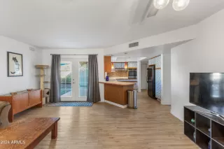 Photo #4: 6664600 Listing