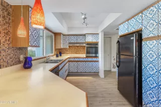 Photo #5: 6664600 Listing