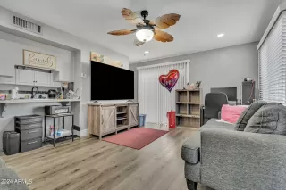 Photo #5: 6664819 Listing