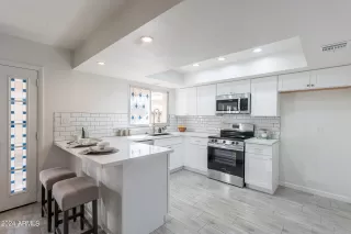 Photo #4: 6664867 Listing