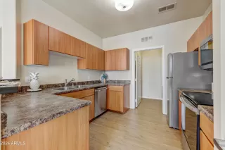 Photo #6: 6665040 Listing