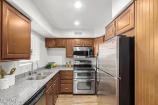 Photo #5: 6665120 Listing