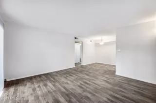 Photo #3: 6665235 Listing