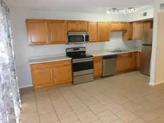 Photo #5: 6667500 Listing