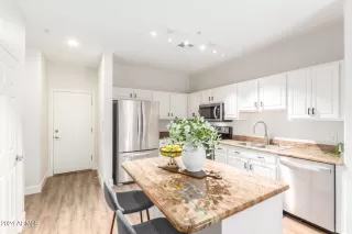 Photo #6: 6667626 Listing