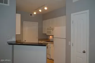 Photo #5: 6668140 Listing 