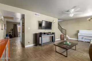 Photo #3: 6668283 Listing