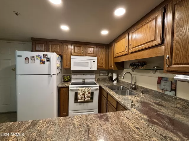 MLS: 6668904 Condo For Sale