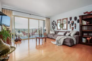 Photo #2: 6668926 Listing