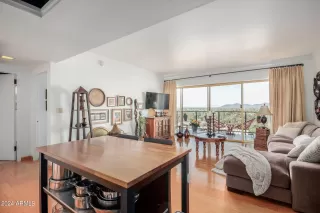 Photo #5: 6668926 Listing